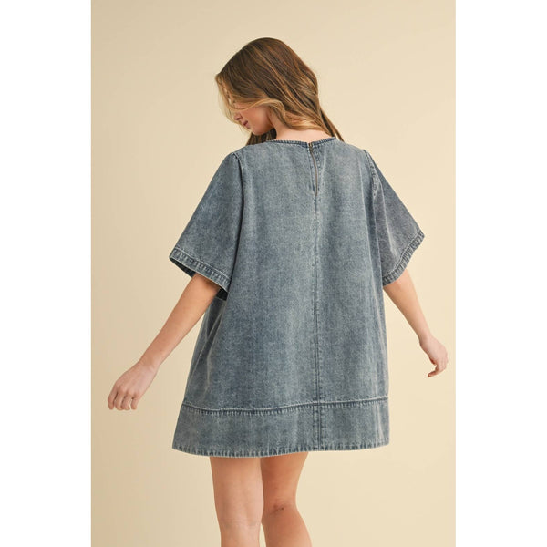 LOOSE FIT WASHED DENIM MINI DRESS: LIGHT WASH