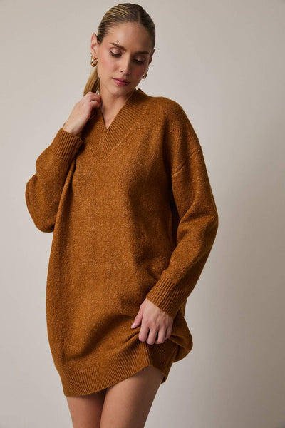 V-NECK LONG SLEEVE TUNIC SWEATER DRESS: CAMEL