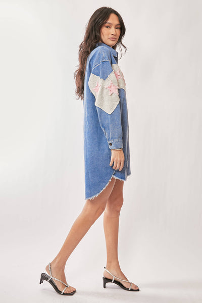 ACID WASHED DENIM STAR PATCH DETAIL SHIRT DRESS: Light Denim