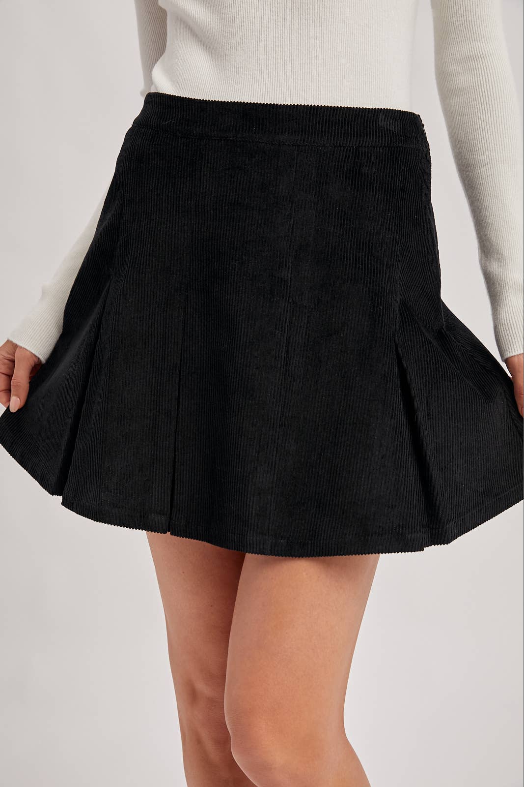 CORDUROY PLEATED MINI SKIRT: Black