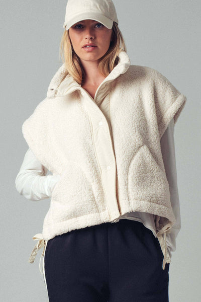Quilted Collar Boxy Sherpa Vest: IVORY