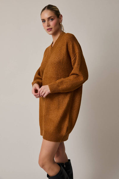 V-NECK LONG SLEEVE TUNIC SWEATER DRESS: CAMEL