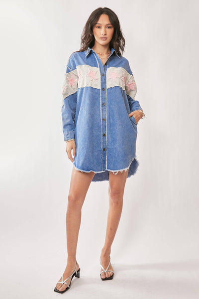 ACID WASHED DENIM STAR PATCH DETAIL SHIRT DRESS: Light Denim