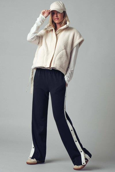 Quilted Collar Boxy Sherpa Vest: IVORY