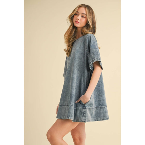 LOOSE FIT WASHED DENIM MINI DRESS: LIGHT WASH