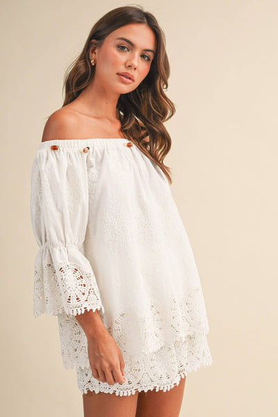 OFF SHOULDER TOP AND SHORTS SET: OFF WHITE