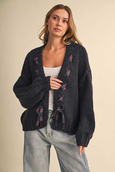 TARTAN PATTERN BRAIDED CHUNKY KNIT CARDIGAN: NAVY