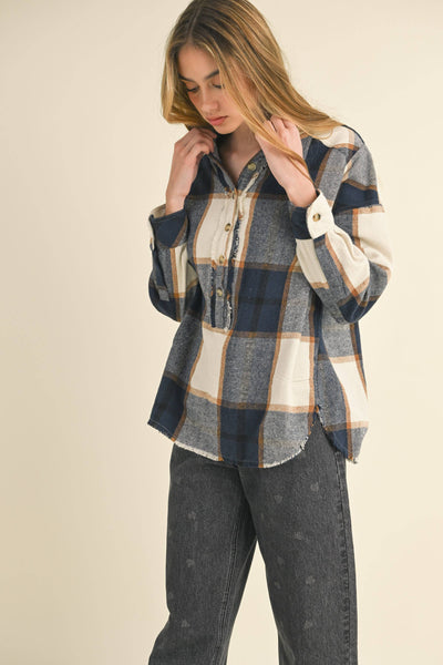 PLAID PATTERN PULLOVER TOP WITH POCKET: NAVY PLAID