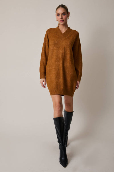 V-NECK LONG SLEEVE TUNIC SWEATER DRESS: CAMEL