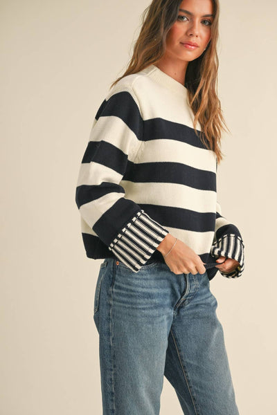 BLACK/WHITE STRIPED SWEATER TOP: BLACK/WHITE