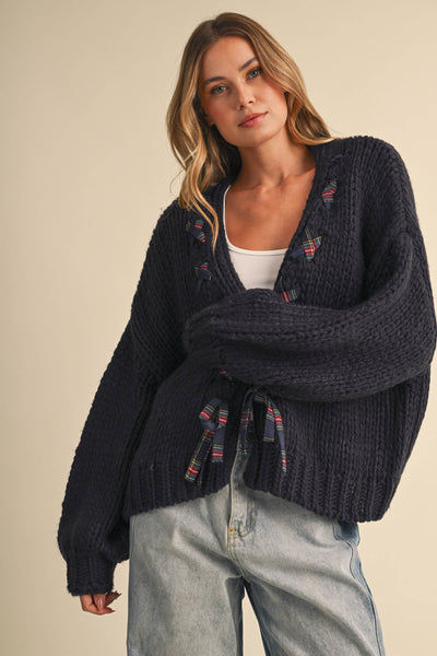 TARTAN PATTERN BRAIDED CHUNKY KNIT CARDIGAN: NAVY