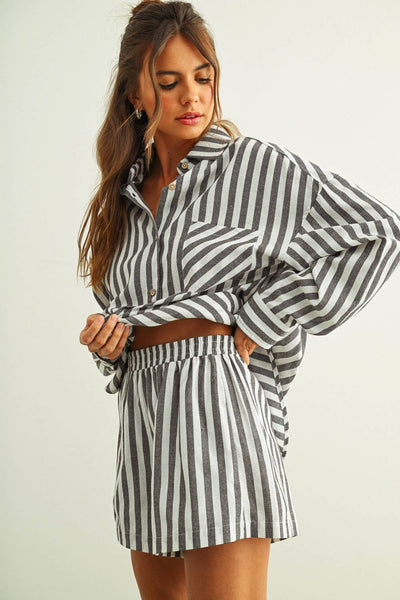 STRIPED ELASTIC BAND WAIST SHORTS: BLACK