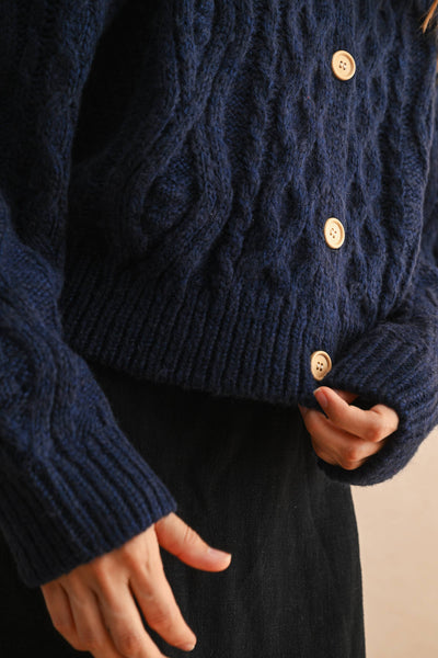 BUTTON FRONT CABLE KNITTED CARDIGAN: NAVY