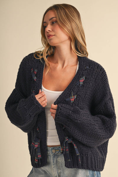 TARTAN PATTERN BRAIDED CHUNKY KNIT CARDIGAN: NAVY