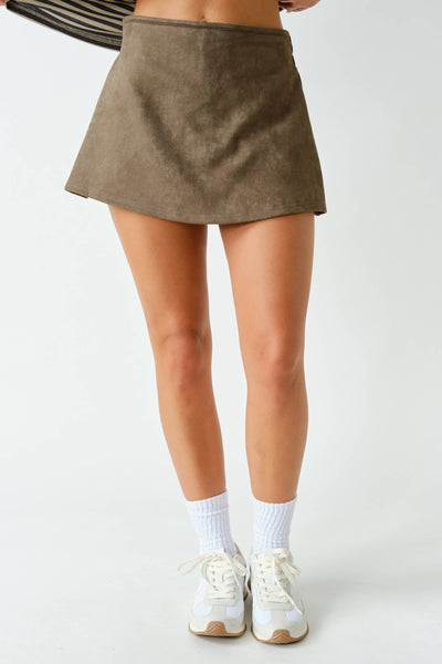 MOJAVE SUEDE-FINISH SKORT: TRUFFLE