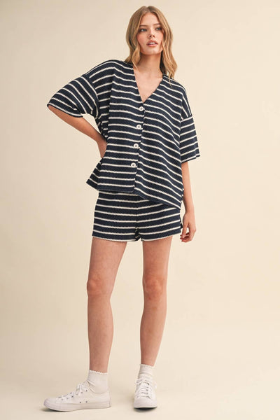 STRIPED OVERSIZE SHORT SLEEVE BUTTON DOWN TOP AND SH: NAVY/OFF WHITE