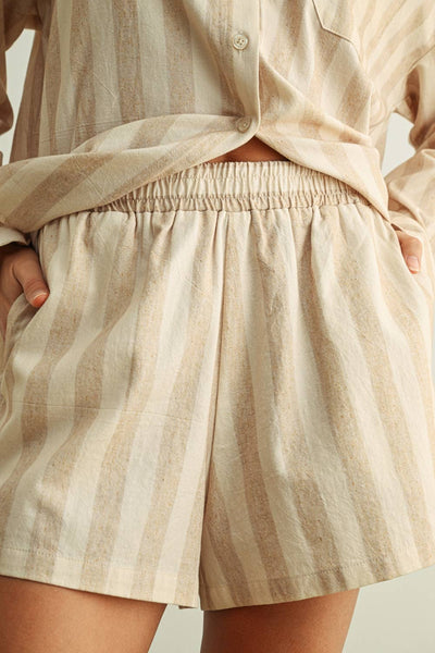 STRIPED ELASTIC BAND WAIST SHORTS: OATMEAL STRIPE