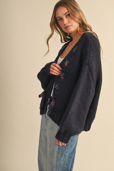 TARTAN PATTERN BRAIDED CHUNKY KNIT CARDIGAN: NAVY
