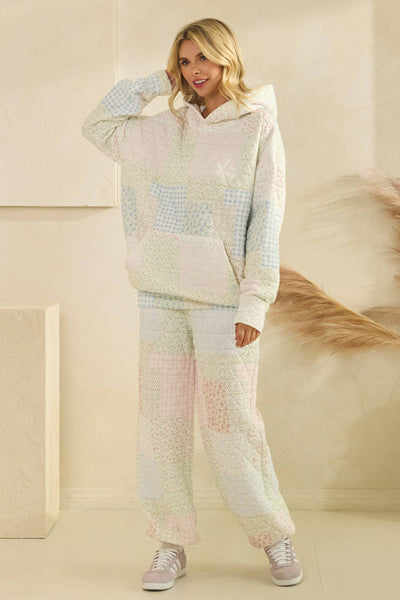 Veveret Quilted lounge pants: Pastel comb