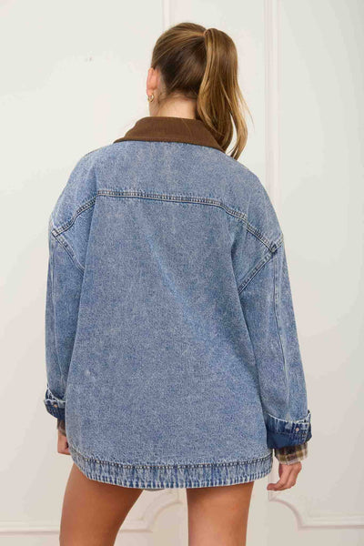 CONTRAST COLLAR LATCH HOOK WASHED DENIM JACKET: DENIM