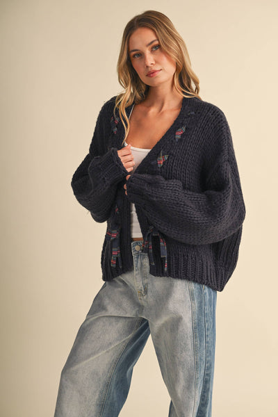 TARTAN PATTERN BRAIDED CHUNKY KNIT CARDIGAN: NAVY
