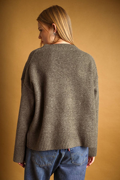 V-NECK LONG SLEEVE SWEATER TOP: MOCHA