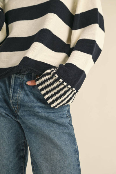 BLACK/WHITE STRIPED SWEATER TOP: BLACK/WHITE