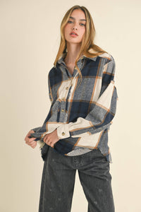 PLAID PATTERN PULLOVER TOP WITH POCKET: NAVY PLAID