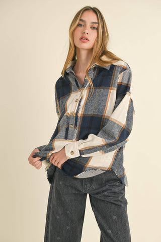 PLAID PATTERN PULLOVER TOP WITH POCKET: NAVY PLAID