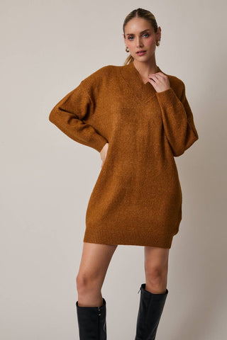 V-NECK LONG SLEEVE TUNIC SWEATER DRESS: CAMEL