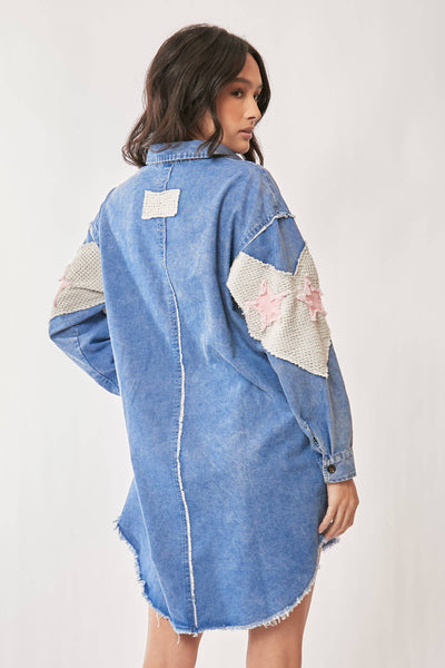 ACID WASHED DENIM STAR PATCH DETAIL SHIRT DRESS: Light Denim