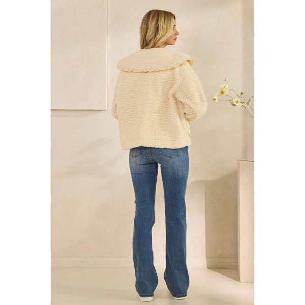 Texture Sherpa Peterpan Collar Short Jacket: Cream