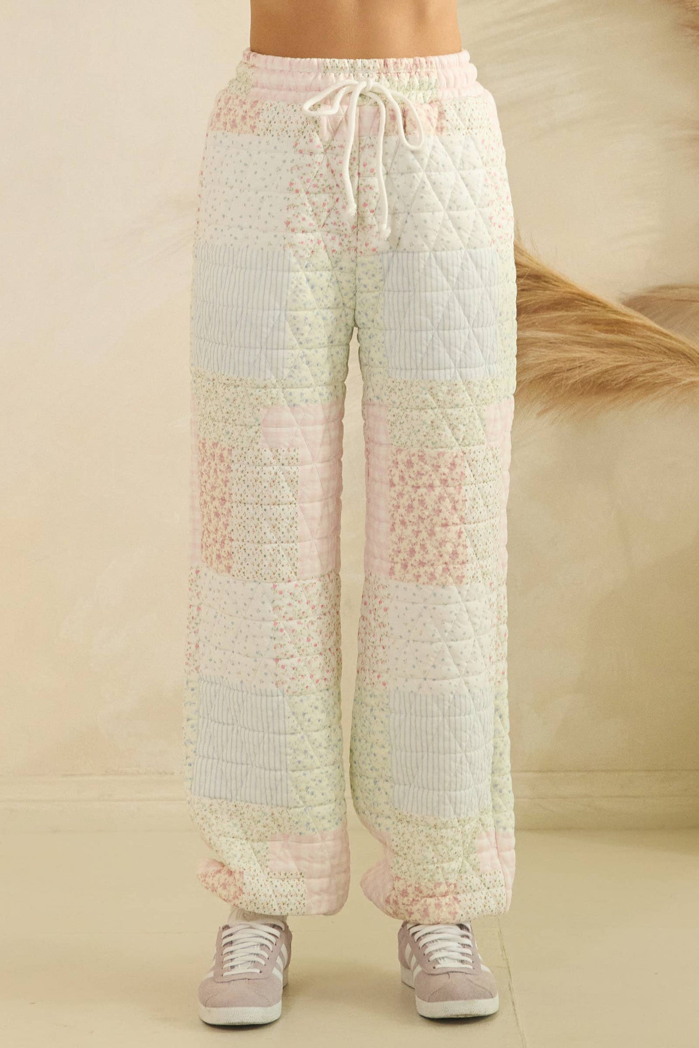 Veveret Quilted lounge pants: Pastel comb