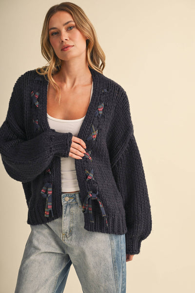 TARTAN PATTERN BRAIDED CHUNKY KNIT CARDIGAN: NAVY