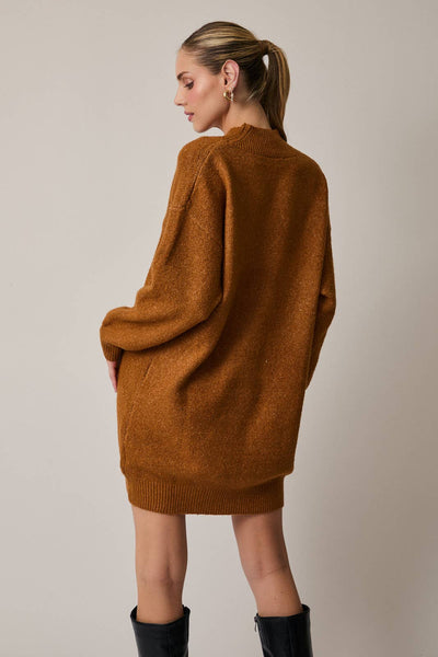 V-NECK LONG SLEEVE TUNIC SWEATER DRESS: CAMEL