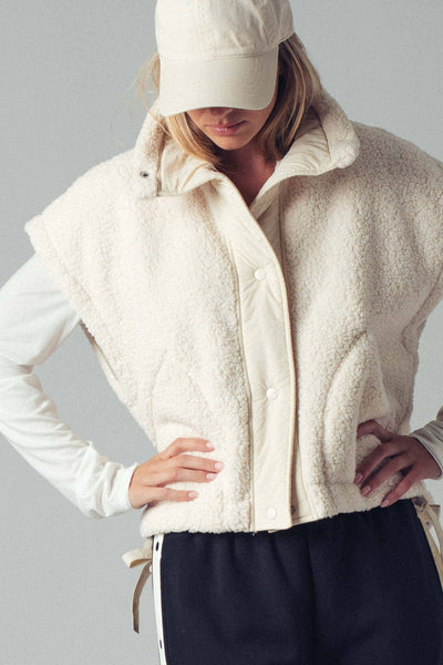 Quilted Collar Boxy Sherpa Vest: IVORY
