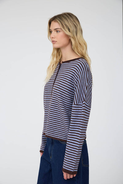 STRIPE RAW EDGE BUTTON DOWN LONG SLEEVE CARDIGAN: DARK BROWN