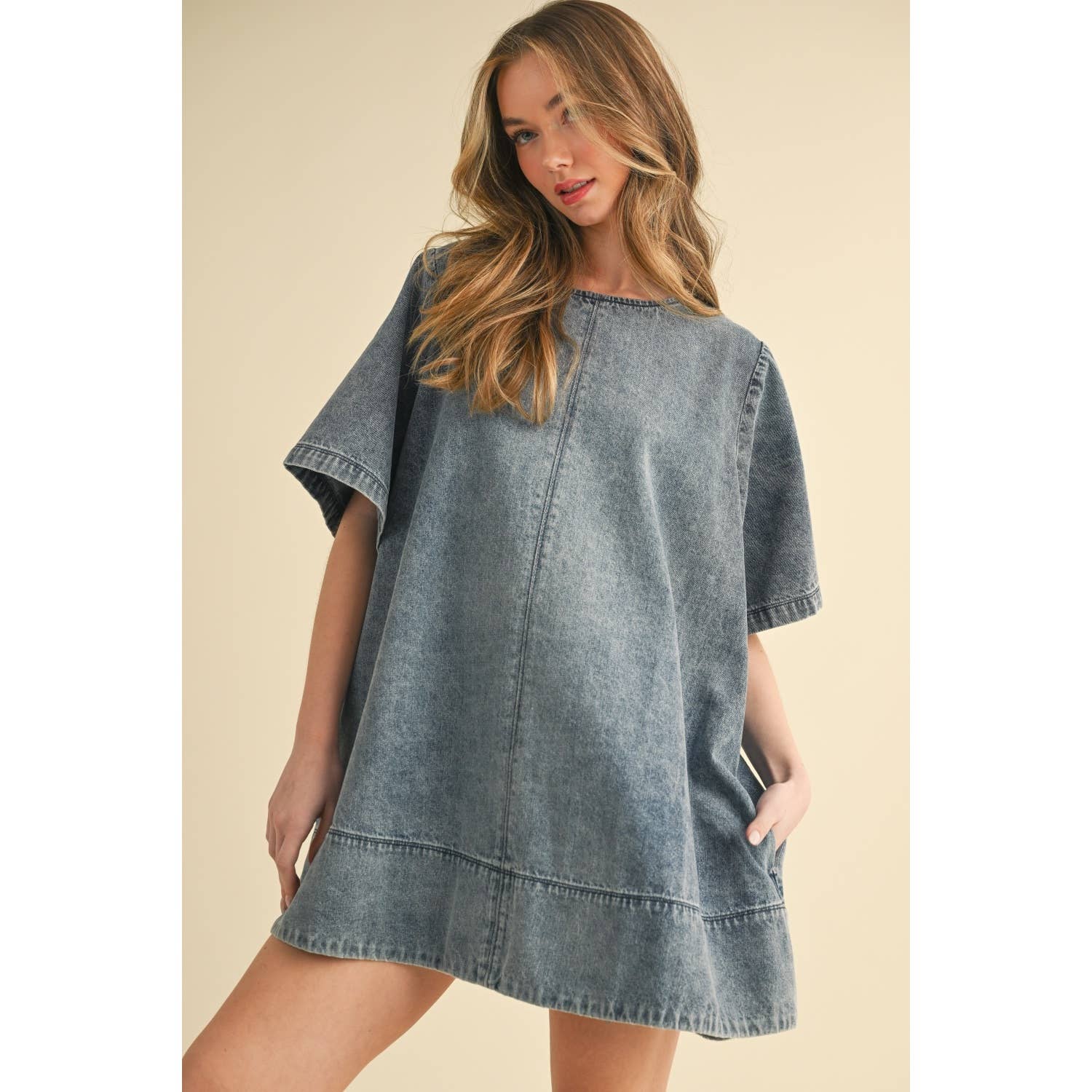LOOSE FIT WASHED DENIM MINI DRESS: LIGHT WASH