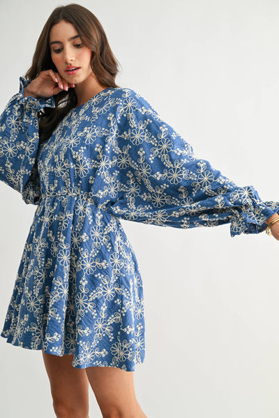 CMD26543AA EMBROIDERED LONG SLEEVE MINI DRESS WITH POCKET: DENIM BLUE/CREAM