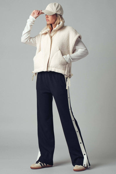 Quilted Collar Boxy Sherpa Vest: IVORY