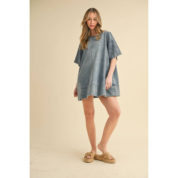 LOOSE FIT WASHED DENIM MINI DRESS: LIGHT WASH